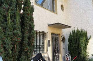 Reihenhaus kaufen in 53179 Bonn, GODESBERG / LANNESDORF: Kleines Einfamilienreihenhaus mit Sanierungsbedarf