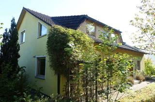 Haus kaufen in 92355 Velburg, Ein-/ Zweifamilienhaus in Hanglage mit Garage, Terrasse, Balkon, Loggia, EBK in Velburg bei Neumarkt