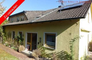 Haus kaufen in 92355 Velburg, Ein-/ Zweifamilienhaus in Hanglage mit Garage, Terrasse, Balkon, Loggia, EBK in Velburg bei Neumarkt