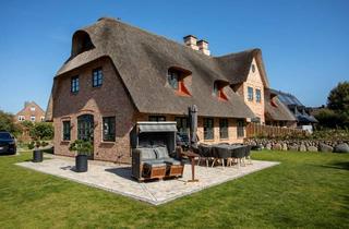 Haus kaufen in 25980 Sylt, Reet trifft Eleganz – Traumhafte Haushälfte (FW) im Inselkern!