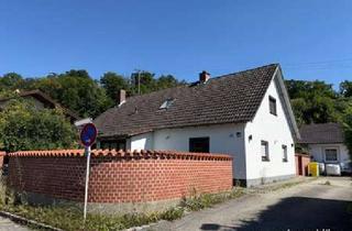 Einfamilienhaus kaufen in 84508 Burgkirchen, Großzügiges Einfamilienhaus mit modernisierter Ausstattung und fünf Garagen in Burgkirchen