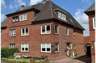 Haus kaufen in 25813 Husum, HUSUM/NORDSEE zentrumsnah: Solides Wohnhaus mit 3 vermieteten Einheiten in beliebter ruhiger Lage!