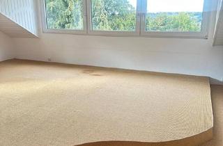 Wohnung kaufen in 42855 Remscheid, Remscheid - Helle Dachgeschosswohnung mit großem Gestaltungspotenzial