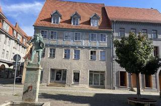 Wohnung kaufen in Holzmarkt, 06493 Ballenstedt, vermietete 3-Raumwohnung direkt am Holzmarkt im sanierten Fachwerk