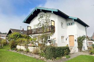 Haus kaufen in 83209 Prien, Zentrales Zweifamilienhaus mit großem Garten und drei Garagen in Nähe des Chiemsees