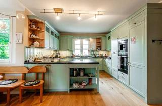 Einfamilienhaus kaufen in 53819 Neunkirchen-Seelscheid, Freistehendes Einfamilienhaus im Landhaus-Stil am Naturschutzgebiet mit Garagenhaus + großem Garten