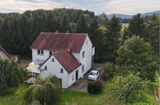 Einfamilienhaus kaufen in 32609 Hüllhorst, Einfamilienhaus mit Potenzial – ruhige Lage, nur ein Nachbar