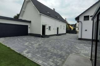 Haus kaufen in Wiesengrund, 69234 Dielheim, Modernes Wohnensemble mit zwei Häusern, Wintergarten & vier Wohneinheiten – einzigartig in Balzfeld