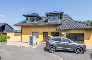 Anlageobjekt in 51491 Overath, 3 Wohneinheiten - vermietet / 2024 neue Luft-Wärmepumpe / 2 Garagen + Doppelcarport + 2 Stellplätze