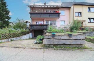 Anlageobjekt in 78199 Bräunlingen, Renovierungsbedürftiges REH mit Garten, Garage und Stellplatz