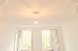 Wohnung kaufen in Landhausstraße 90, 70190 Ost, Etwas Besonderes! Komplette Etage mit Altbau Flair, Balkon und schönem Blick in prächtiger Villa