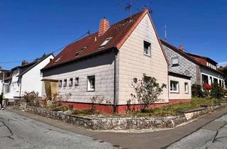 Wohnung kaufen in 66132 Saarbrücken, 2,5ZKB-Dachgeschosswohnung mit Garten und Garage