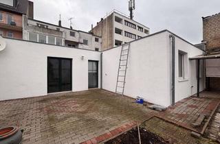 Wohnung kaufen in 41464 Neuss, Das kleine Haus mitten in der Stadt 3-4 Zimmerbungalow! Ruhig aber dennoch zentral mit großem Garten