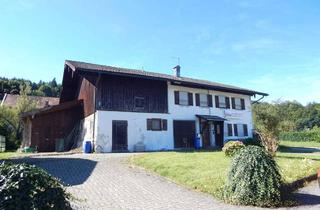 Bauernhaus kaufen in 83317 Teisendorf, Bauernhaus – teilsaniert, als Ein- oder Zweifamilienhaus nutzbar, in ruhiger Lage in Oberteisendorf