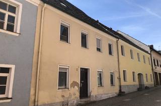 Bauernhaus kaufen in 95643 Tirschenreuth, Preisreduzierung für das renovierungsbedürftige Reihenmittelhaus mit Nebengebäude im Sanierungsgebiet der Altstadt Tirschenreuth
