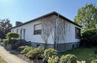 Einfamilienhaus kaufen in 15518 Steinhöfel, Steinhöfel - Gepflegtes Haus im Bungalowstil, mit beheiztem Pool, Backhaus und großen Nebengebäuden in Heinersdorf