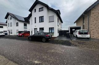 Wohnung mieten in Malvenweg, 52428 Jülich, Große, helle Maisonette Neubauwohnung in Niedrigenergiehaus mit Wärmepumpe, Fußbodenheizung, Garage