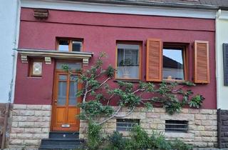 Reihenhaus kaufen in 66386 St. Ingbert, gepflegtes Reihenhaus mit Altbaucharme, St. Ingbert Mitte