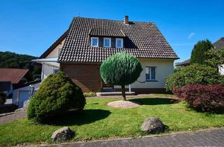 Haus kaufen in 59823 Arnsberg, Ein-/Zweifamilienhaus im Sauerland – mit großem Garten, ideal für Familien, Paare & Mehrgenerationen