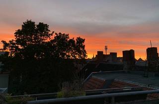 Wohnung kaufen in Laubacher Straße 19/2, 14197 Friedenau, Lichtdurchflutete 3-Zimmer-Dachgeschosswohnung mit zwei Terrassen nahe Rüdesheimer Platz