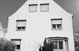 Haus kaufen in 71636 Ludwigsburg, Mehrfamilien-Stadthaus mit 3 Wohnungen und Balkon in Ludwigsburg