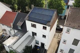 Einfamilienhaus kaufen in 66333 Völklingen, Großes Einfamilienhaus mit PV-Anlage, Garten und Garage