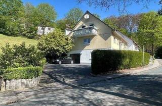 Haus kaufen in 58513 Lüdenscheid, Lüdenscheid - Zwei-Dreifamilienhaus mit Garage, Garten, Terrasse und Balkon in ruhiger Lage...