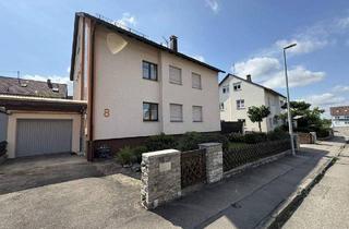 Haus kaufen in 71144 Steinenbronn, Steinenbronn - 2-Familienhaus mit ausbaufähigem DG, drei Garagen und großzügigem Grundstück