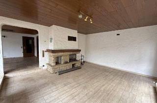 Haus kaufen in 72631 Aichtal, Aichtal - Großzügiges Zweifamilienhaus mit Einliegerwohnung in Aichtal - Sanierungsobjekt mit viel Potenzial