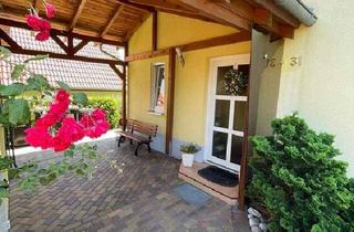 Einfamilienhaus kaufen in 01705 Freital, Freital - Charmantes Einfamilienhaus mit sonniger Terrasse und Blick ins Grüne in toller Lage von Freital!