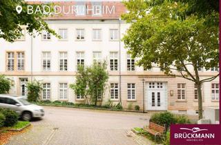 Wohnung kaufen in 67098 Bad Dürkheim, Wohnen hinter traditionsreicher Fassade: Elegante Altbauwohnung mit Loggia in bester Innenstadtlage