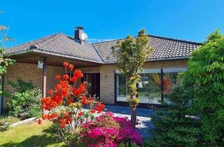 Haus kaufen in 26316 Varel, Großzügiger Winkel-Walmdach-Bungalow in Varel