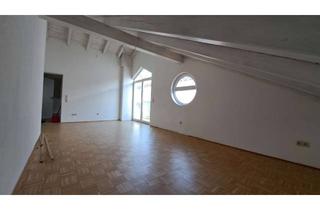 Wohnung mieten in Am Gerblanger 48, 83512 Wasserburg, Stilvolle 2-Zimmer-Dachgeschosswohnung mit Balkon und neuer EBK in Wasserburg