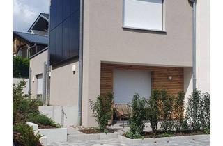 Wohnung mieten in Goethestraße, 97475 Zeil, Bezug nach energetischer Sanierung: 2-Raum-DG-Wohnung mit Terrasse und geh. Innenausstattung
