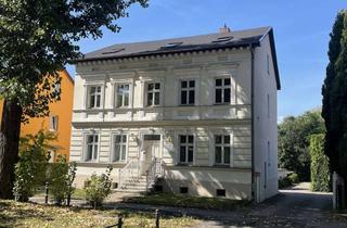 Villa kaufen in Alt-Karow 49, 13125 Karow, Repräsentative Gründerzeitvilla mit Remise und großer Garage