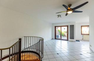 Anlageobjekt in 65474 Bischofsheim, Erdgeschoss (Hochparterre) mit großer Terrasse und Souterrain mit 2 Tageslichtbädern, Kfz-Stellpl...