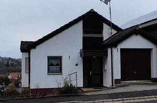 Haus kaufen in Südring 33, 91230 Happurg, Sonnige Aussichtslage mit Weitblick - Reiheneckhaus mit Galerie, Studio und großem Garten in Happurg