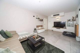 Wohnung kaufen in 44805 Bochum, Bochum - Hochwertige Erdgeschosswohnung mit Garten in kernsaniertem 3-Familienhaus