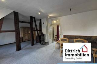 Wohnung kaufen in 75177 Nordstadt, Großzügige Altbauwohnung mit ausbaufähigem Speicher in Pfhm