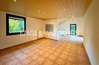 Wohnung kaufen in 58455 Witten, Großzügige Wohnung mit separatem Eingang und Garage