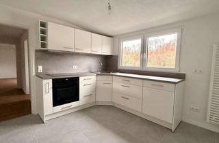 Wohnung kaufen in Wesostraße 142A, 76327 Pfinztal, Modernisierte 3,5-Zimmer-Wohnung mit Einbauküche, Garage & Blick ins Grüne – sofort bezugsfrei!