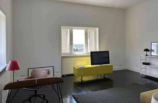 Wohnung kaufen in 63571 Gelnhausen, Wohnen über den Dächern: Helles Dachgeschoss im Ostflügel der „Weißen Villa“ in Gelnhausen