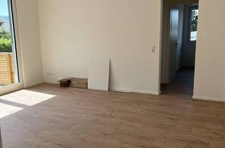 Wohnung mieten in Adlergasse 22, 73560 Böbingen, Großzügige 4-Zimmerwohnung mit ruhigem Balkon und Küche