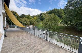 Einfamilienhaus kaufen in 97532 Üchtelhausen, Großzügiges Einfamilienhaus mit Einliegerwohnung und herrlichem Blick ins Grüne