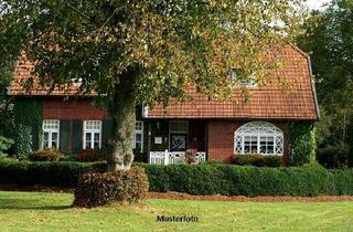 Einfamilienhaus kaufen in Chausseestraße XXX, 17321 Löcknitz, Einfamilienhaus mit 4 Garagen, Stall, Scheune