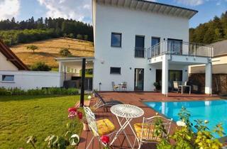 Haus kaufen in 77773 Schenkenzell, Wohnen wie im Urlaub - Modernes EFH mit Pool in idyllischer Lage
