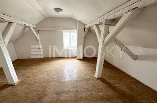 Haus kaufen in 95233 Helmbrechts, **Renovierungsobjekt in Helmbrechts: Gestalten Sie Ihr Traumhaus**