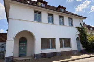 Villa kaufen in Peter-Köster-Straße 15-17, 30655 Groß Buchholz, Einfamilienvilla oder Mehrgenerationenhaus-diese Altbauvilla bietet unzählige Möglichkeiten