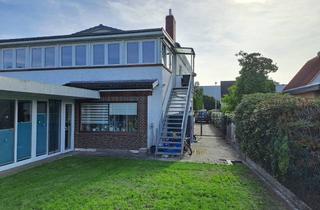 Wohnung mieten in Wissmannstr., 27755 Delmenhorst, Oberwohnung 4 Zimmer Küche Bad Gäste WC2 120m +40m2 Wintergarten ab 01.12.2025 frei.