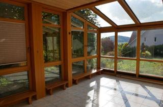 Wohnung mieten in 97720 Nüdlingen, 3,5-Zimmer-Mietwohnung mit Wintergarten, kleiner Terrasse und Kfz-Stellplatz in Nüdlingen